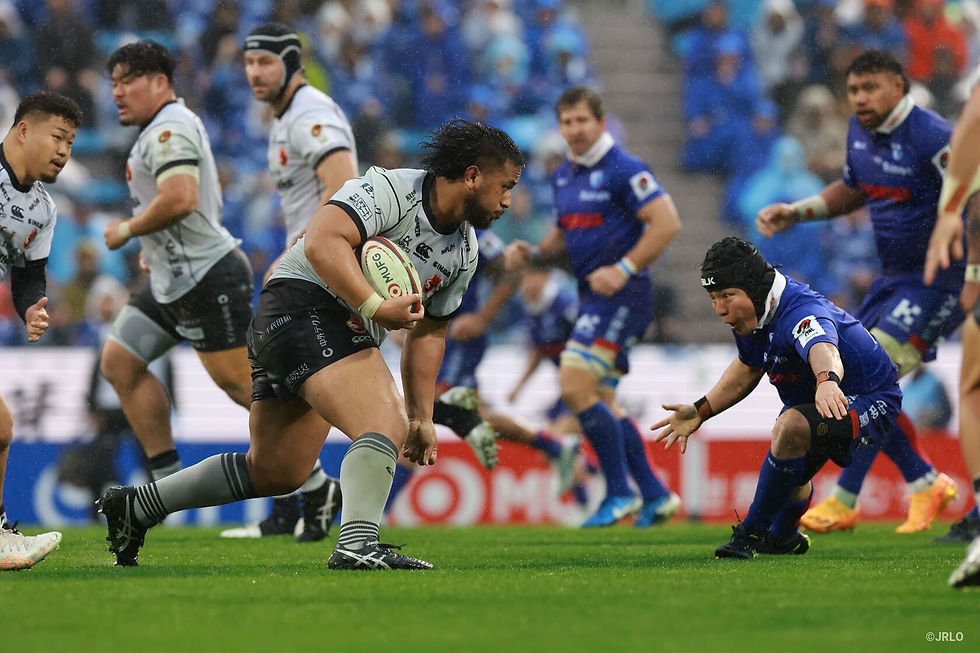 Prop Vea Taumoefolau with a carry for Toshiba