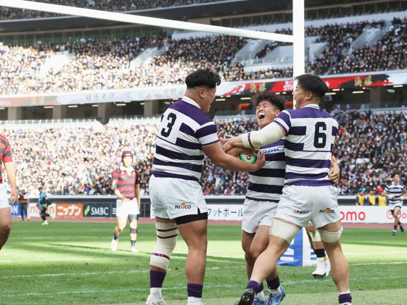© Meiji University - Ito celebrates his try against Waseda University