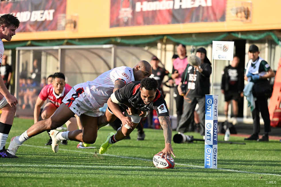 Li holds off ex-All Blacks wing Mark Tele'a to score against Toyota - © JRLO