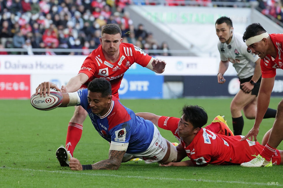 Frizell scoring one of his four tries against Rennie's Kobe team in December 2023 © JRLO