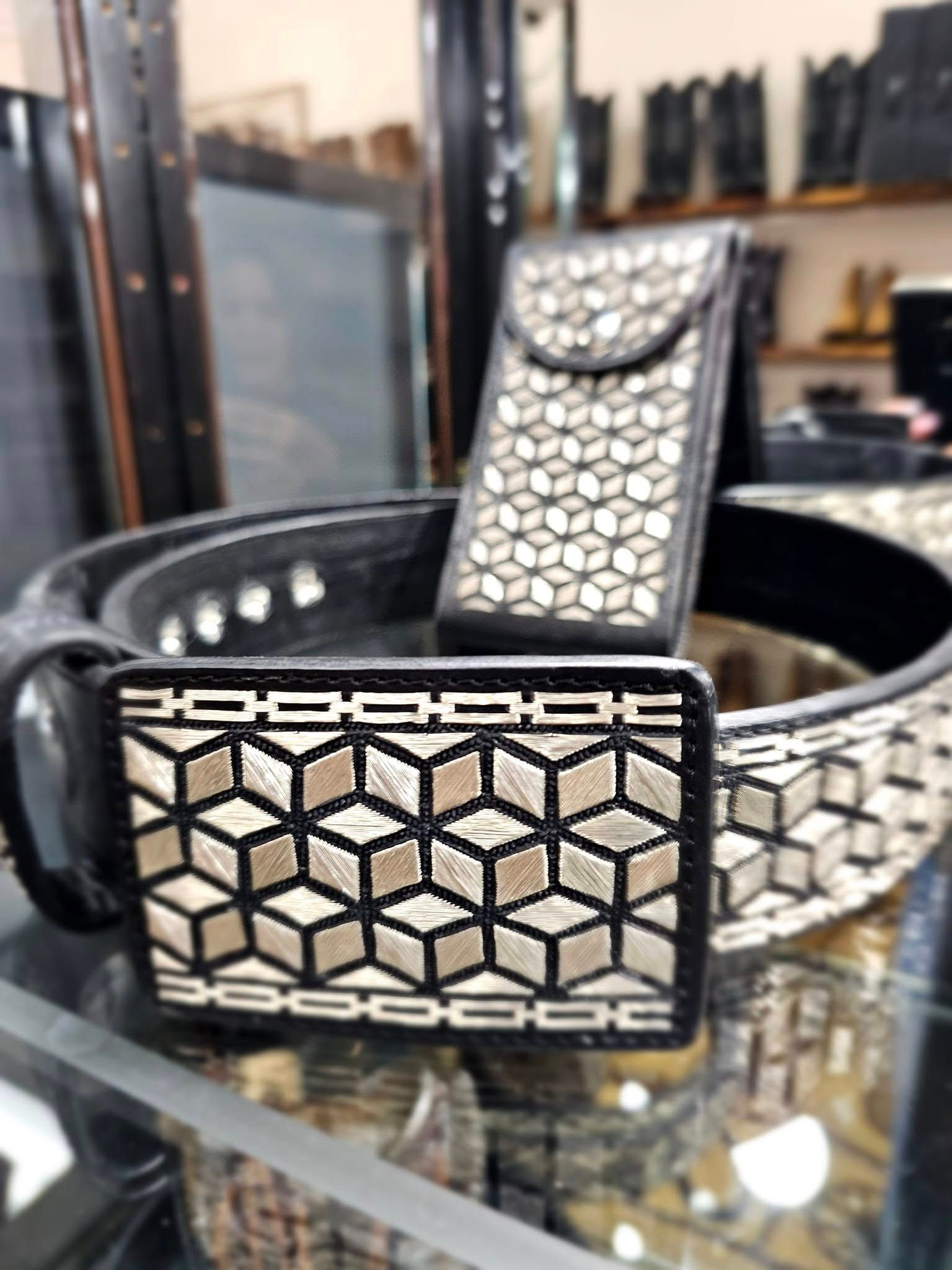 DIAMONDS PATTERN COWBOY BELT