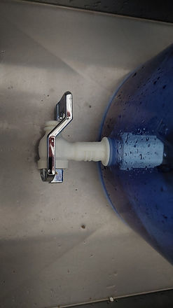 waterkraan voor aqualine naar links gedraaid in close-up