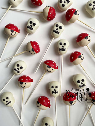 Pirate and skull shaped cake pops for a Pirate themed birthday party.  