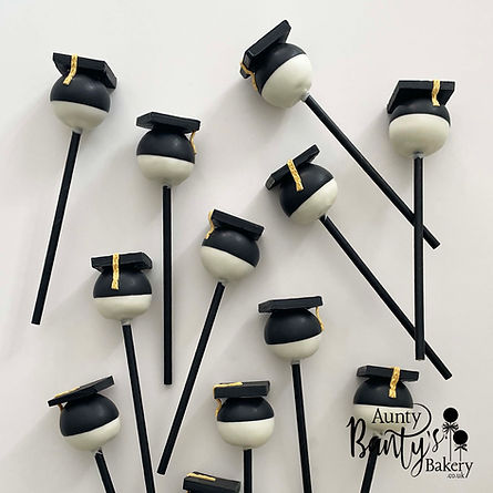 Graduation-celebration-cake-pops-uk1.jpg
