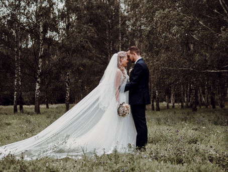 Hochzeitsfotografie in der Natur: So entstehen märchenhafte Bilder im Grünen