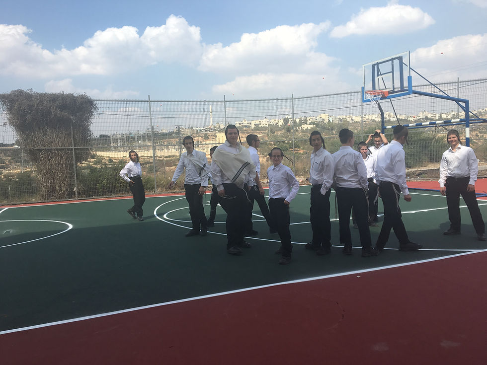 צהריים במגרש המשופץ