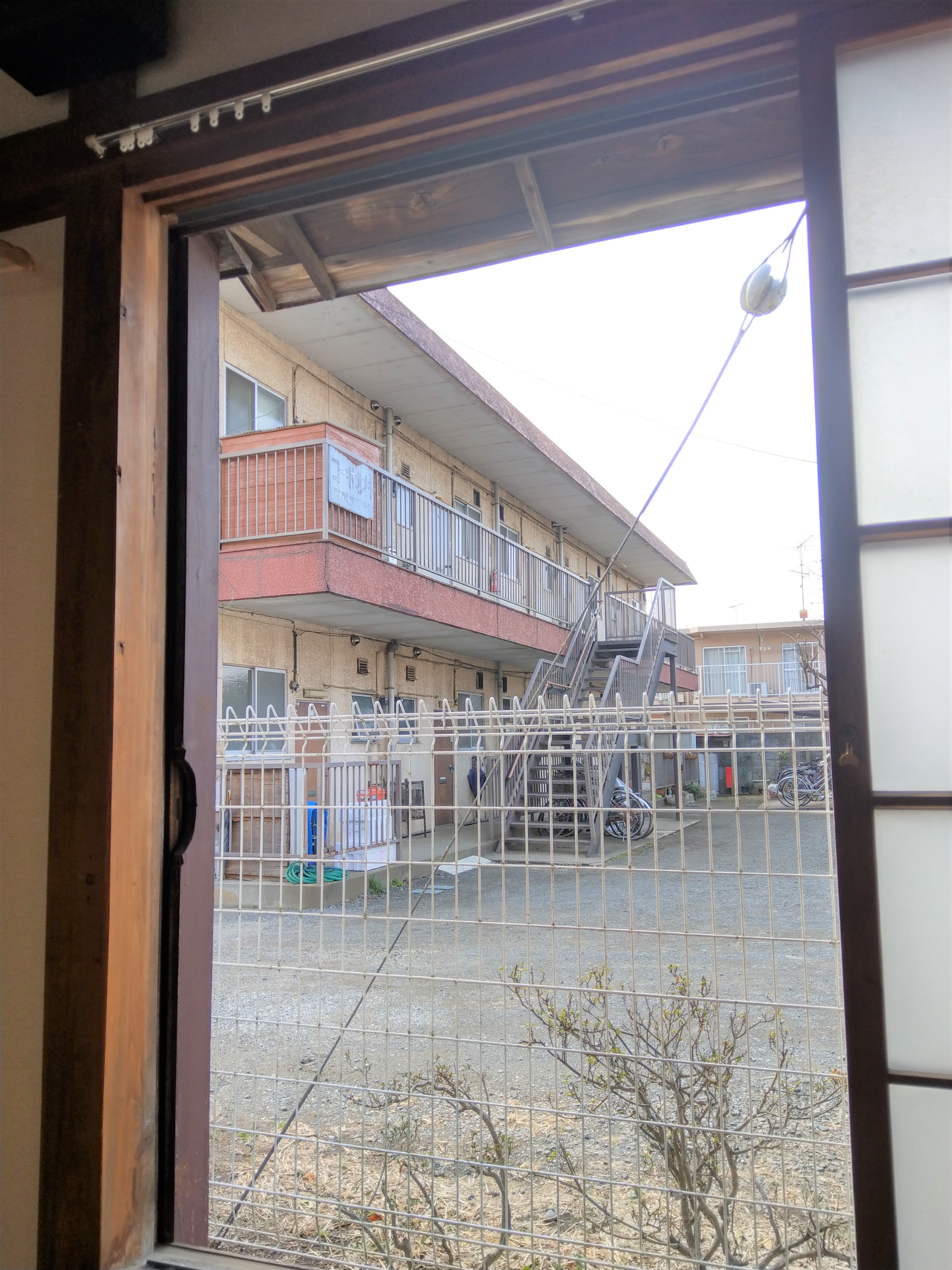 アパート 外観 玄関側