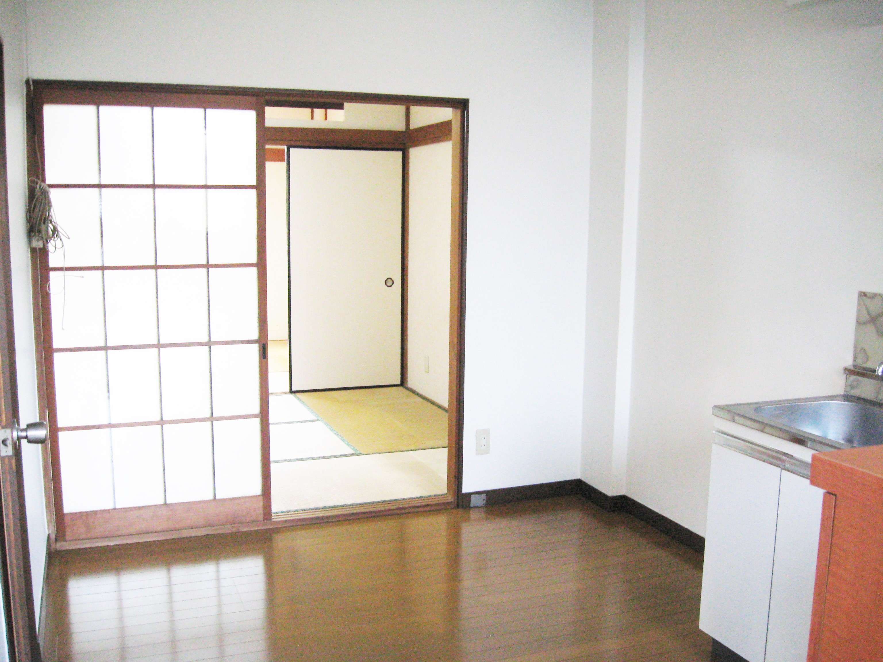アパート 104号室(ほぼ空部屋)台所