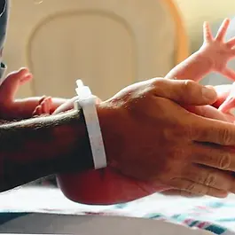 Långvariga sjukhusvistelser för för tidigt födda och sjuka nyfödda barn kan vara stressande för hela familjen. Sjukhuset i Vestfold har därför börjat med digital hemuppföljning så att familjer kan åka hem tidigare. CheckWare är en viktig del av lösningen.