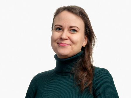 CV- ja profiilikuvat Lappeenrannassa – ammattimainen studiomuotokuva | Kuvaajankulma