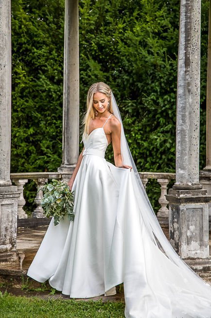 Rainy Mills wedding photographer south west france portfolio samples - bride in white