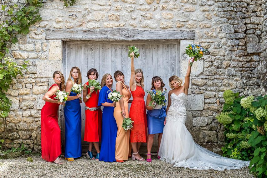 wedding photo in South West France - women friends of the bride