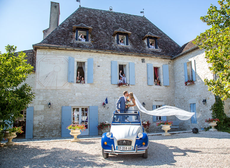 wedding photo in South West France - old house