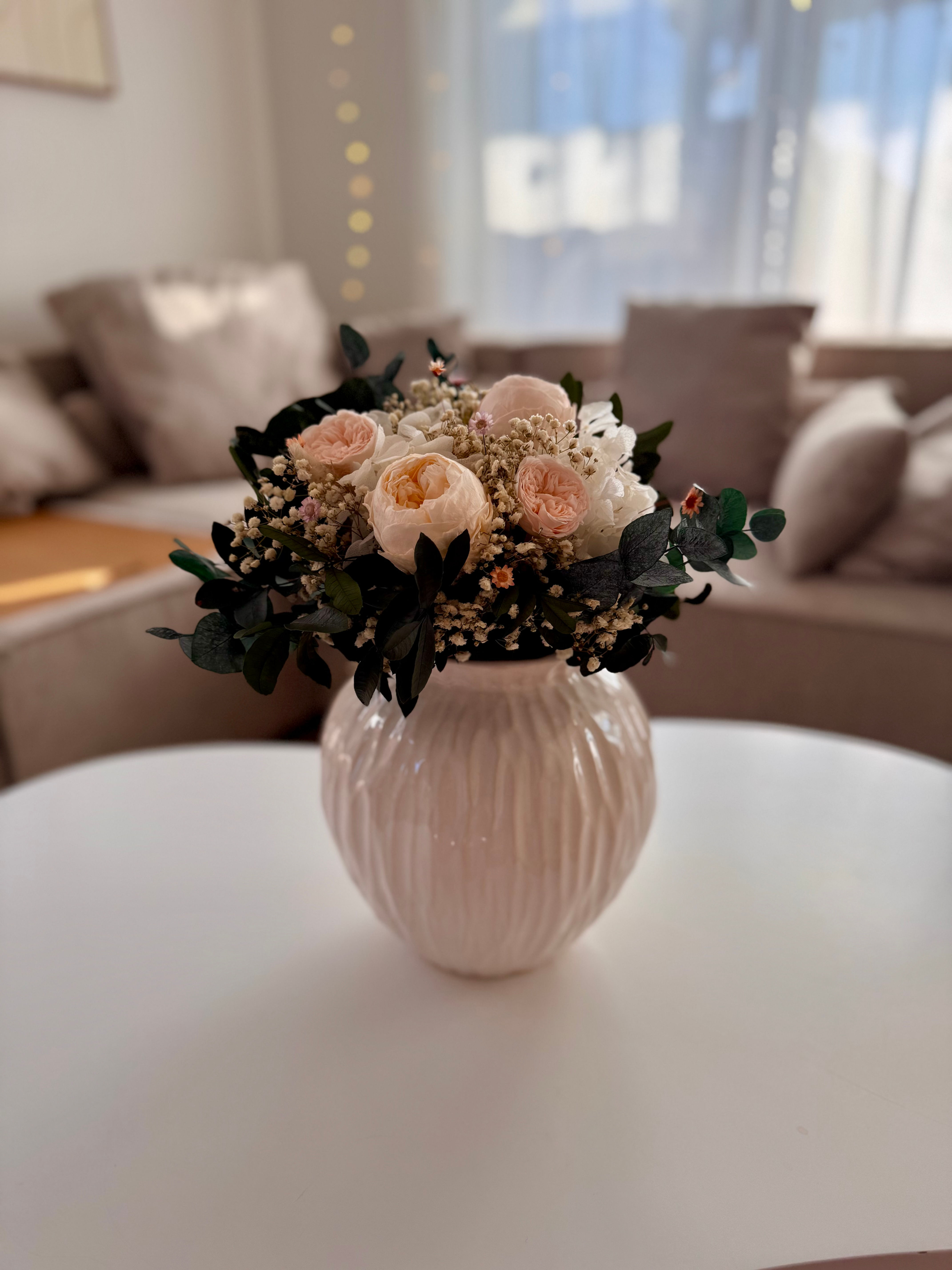 Klassischer Trockenblumenstrauß mit englischen Rosen – hell, elegant & zeitlos