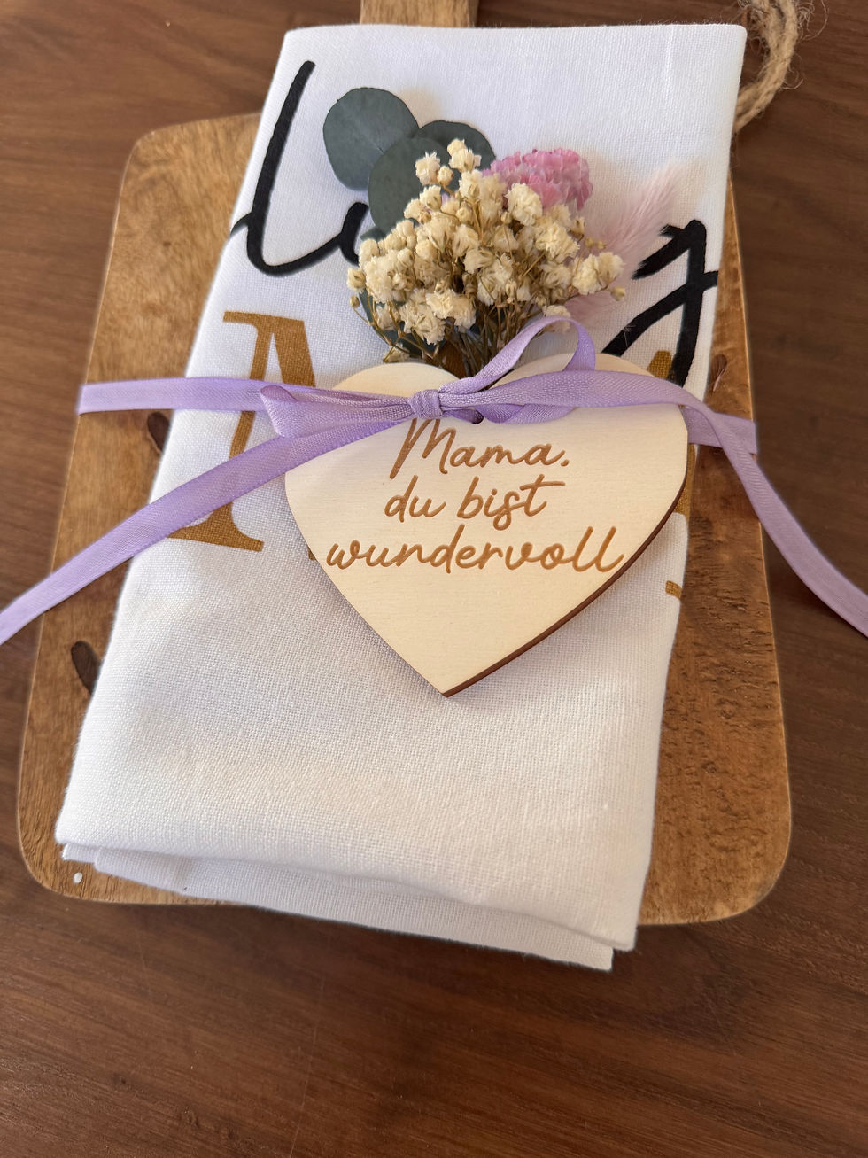 Miniaturbild: Geschenkset „Lieblingsmama“ – liebevolles Muttertagsgeschenk mit Schneidebrett