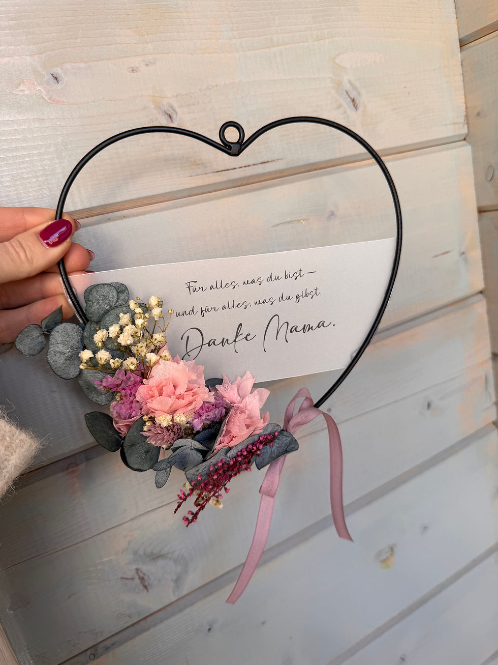 Miniaturbild: Metallherz mit Trockenblumen – emotionales Muttertagsgeschenk für Mama & Oma