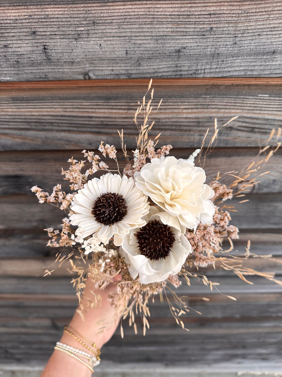 Miniaturbild: Dekostrauß Wildblumen mit Real Touch Anemonen „Vanille und Espresso“
