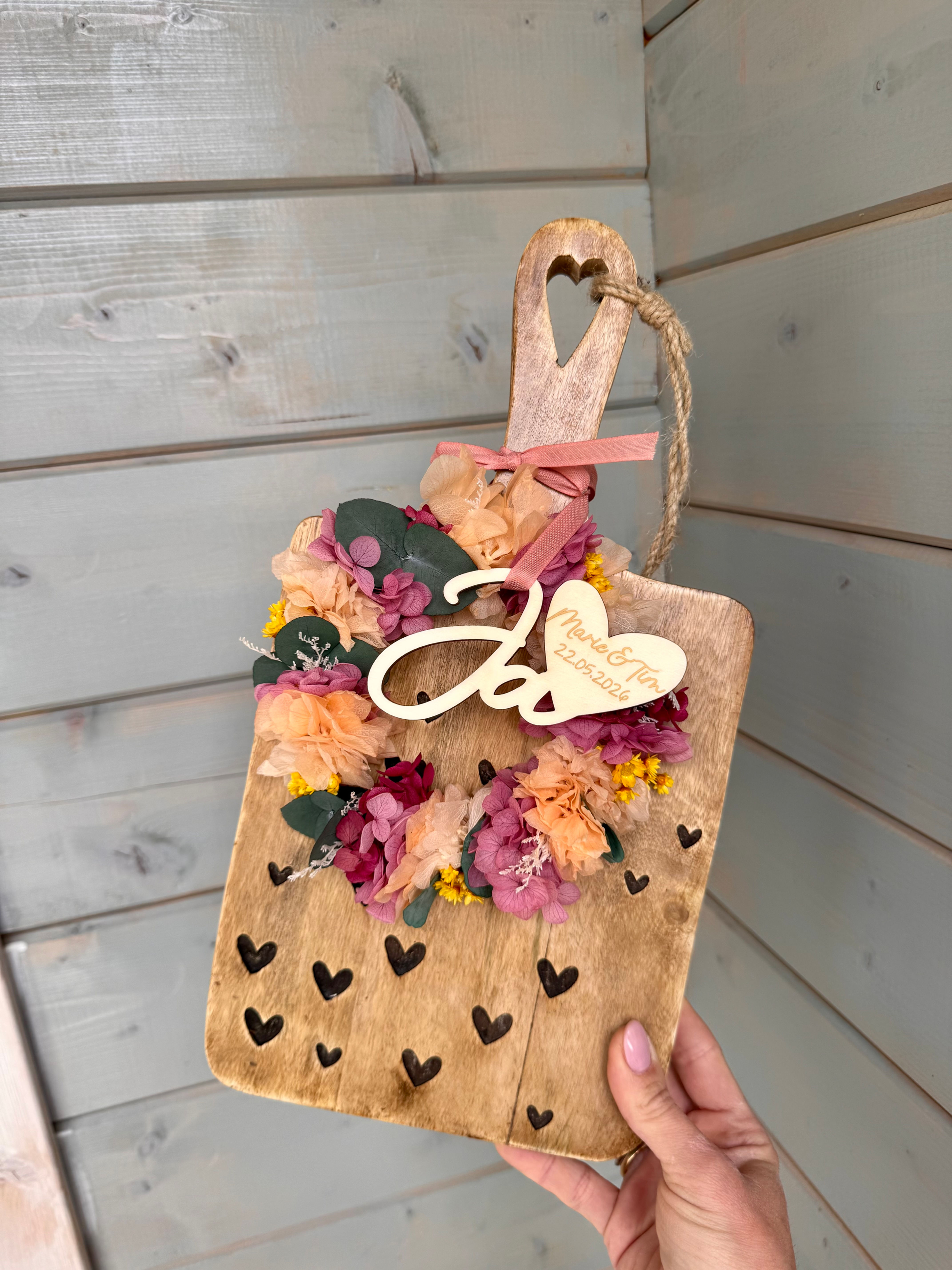 Hochzeitsgeschenk - personalisiertes Loveboard Mangoholz