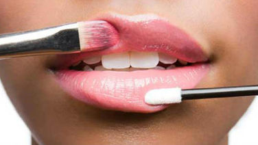 Lipstick|
Lipstick or lip gloss?