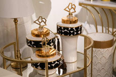 Pote Cerâmica preto e Dourado