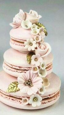 Blush pink maracrons with tiny flowers in blush pink and gold leaves
