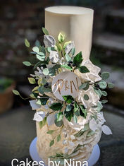 Floral wedding cakes, sugar flower wedding cakes, floral wedding cake, sugar flower wedding cake, sage green wedding cake, wedding cake, cakes by nina, cakes in Surrey, cakes in London, gold leaf floral cakes, cakes maker, unique wedding cake, wedding cakes London, wedding cakes Surrey, Wedding cakes Hampshire, bespoke wedding cakes