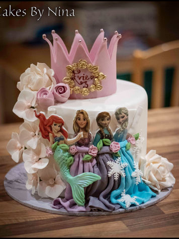 Beautiful single tier princess cake with pink crown on the top