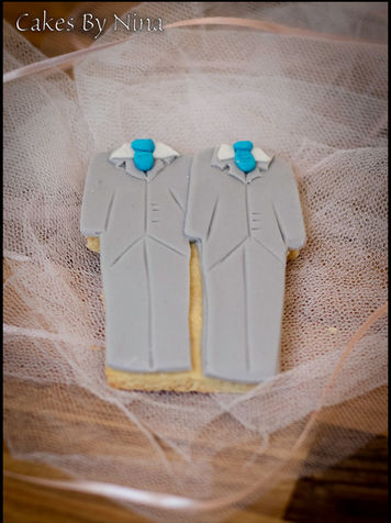 wedding favours, wedding cookies, bridesmaid favour, best man favour, cookies, cake pops, macaron, fudge, truffles, cake popiscles, doughnuts, donuts, biscuits