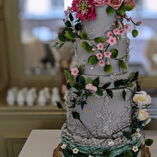 Floral wedding cakes, sugar flower wedding cakes, floral wedding cake, sugar flower wedding cake, sage green wedding cake, wedding cake, cakes by nina, cakes in Surrey, cakes in London, gold leaf floral cakes, cakes maker, unique wedding cake, wedding cakes London, wedding cakes Surrey, Wedding cakes Hampshire, bespoke wedding cakes