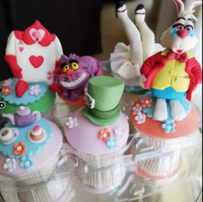 Alice in Wonderland cupcakes