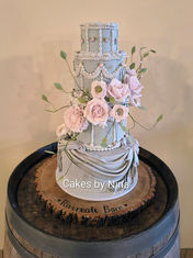 Wedding Cake Riverbarn Yately, this stunning twist on the lambeth style cake with sugar flowers