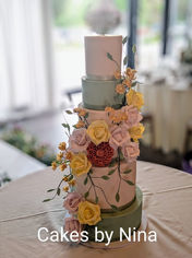 Gorgeous colour palette sugar flower wedding cake