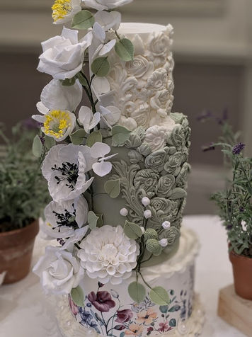 Wedding Cake Froyle Park - Floral wedding cakes, sugar flower wedding cakes, floral wedding cake, sugar flower wedding cake, sage green wedding cake, wedding cake, cakes by nina, cakes in Surrey, cakes in London, gold leaf floral cakes, cakes maker, unique wedding cake, wedding cakes London, wedding cakes Surrey, Wedding cakes Hampshire, bespoke wedding cakesSage green wedding cake, textured wedding cake, wild flowers wedding cake, sugar flowers, pearls, texture