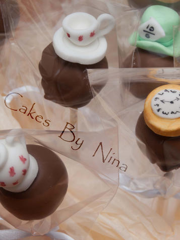 Alice in Wonderland cupcakes by Cakes By Nina