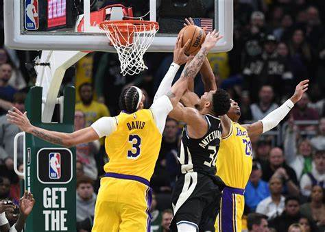 Lakers squeeze past the Bucks 107-102