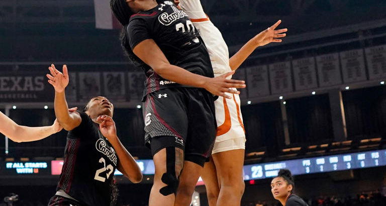 South Carolina's offense erupts in second half