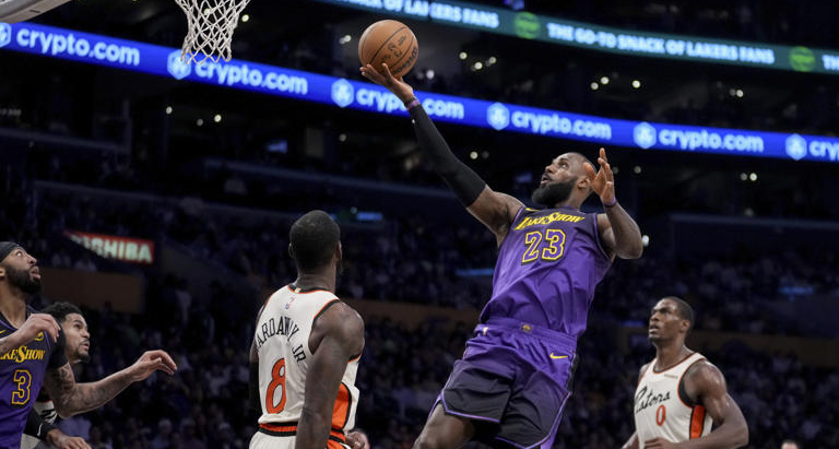 Lakers' offense comes a bit too late in loss to Pistons 117-114