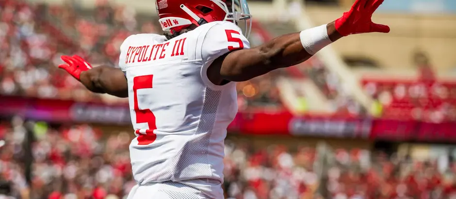 Comeback in Memphis complete, Houston scores 26 fourth quarter points to top Tigers 33-32