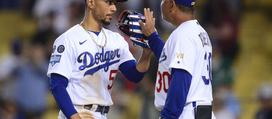 Dodgers' offense comes alive in the eighth and hand the Diamondbacks their 15th Straight Loss 3-0