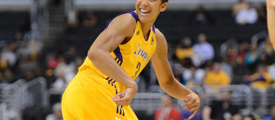 Candace Parker and Chelsea Gray delivers daggers in Overtime against the Dream, 93-85