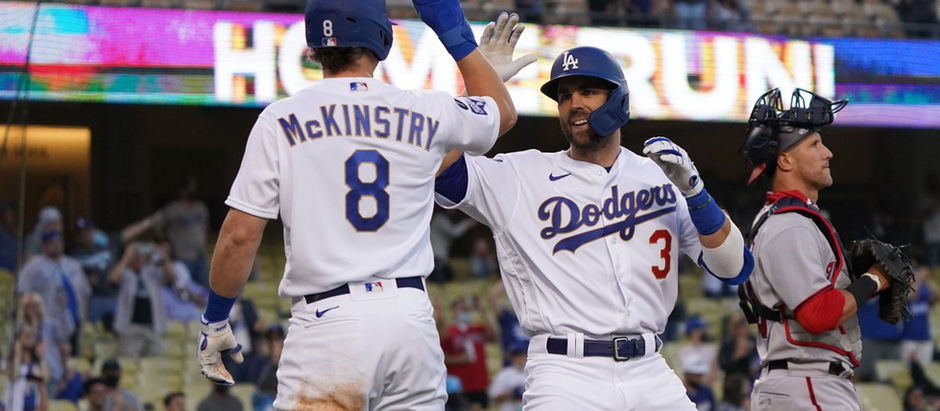 Dodgers' offense wakes up in second game against Nats 9-5