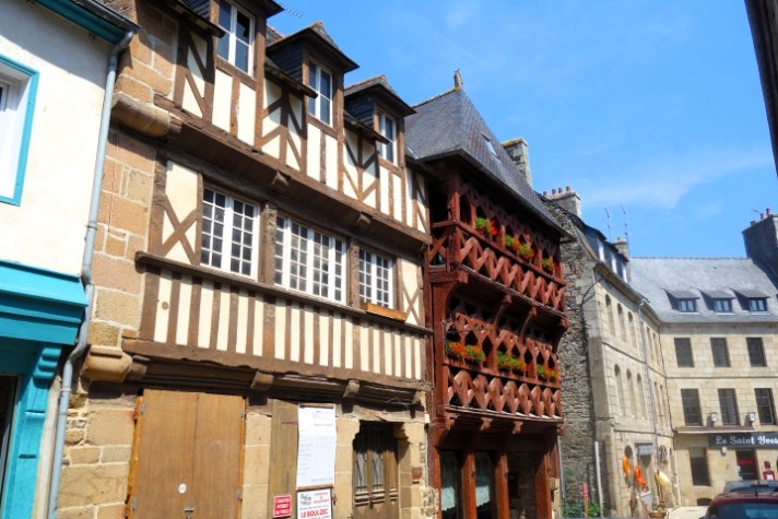 La rue Colvestre, Tréguier