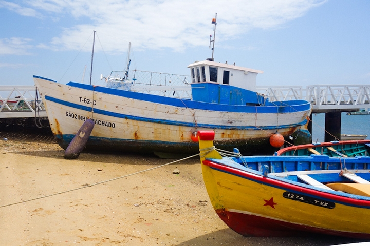 Les petites barques colorées de Santa Luzia Algarve