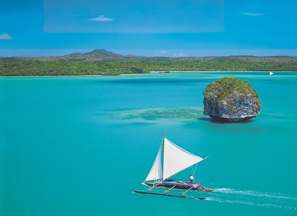 balade en pirogue sur la baie d'Upi avec Footprint Pacifique