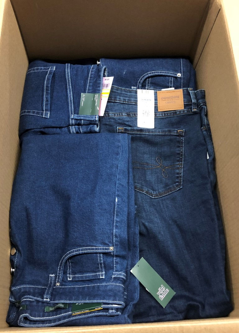 Thumbnail: Case Lot of Women's Jeans - 50 Units - Manifested - Shelf Pulls