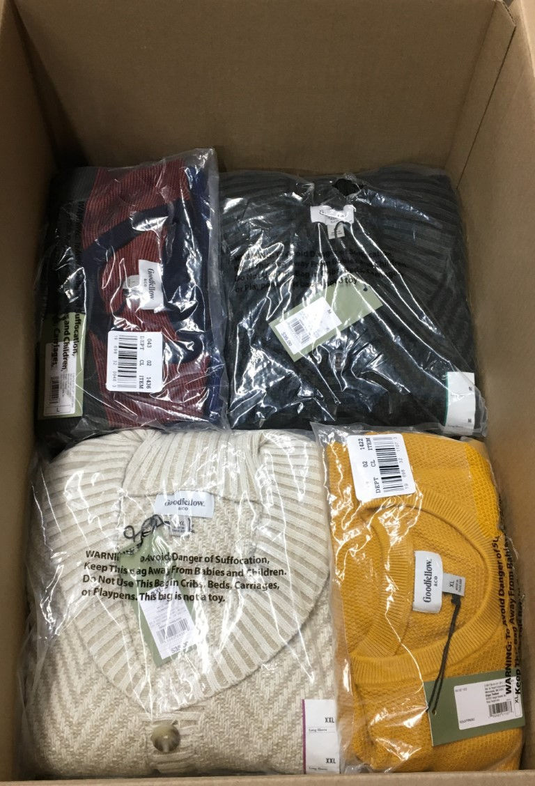 Thumbnail: Case Lot of Men's Sweaters - 26 Units - Manifested - Shelf Pulls