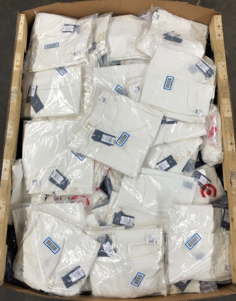 Thumbnail: Pallet Lot of Women's Jeans Shorts - 456 Units - Manifested - New Overstock