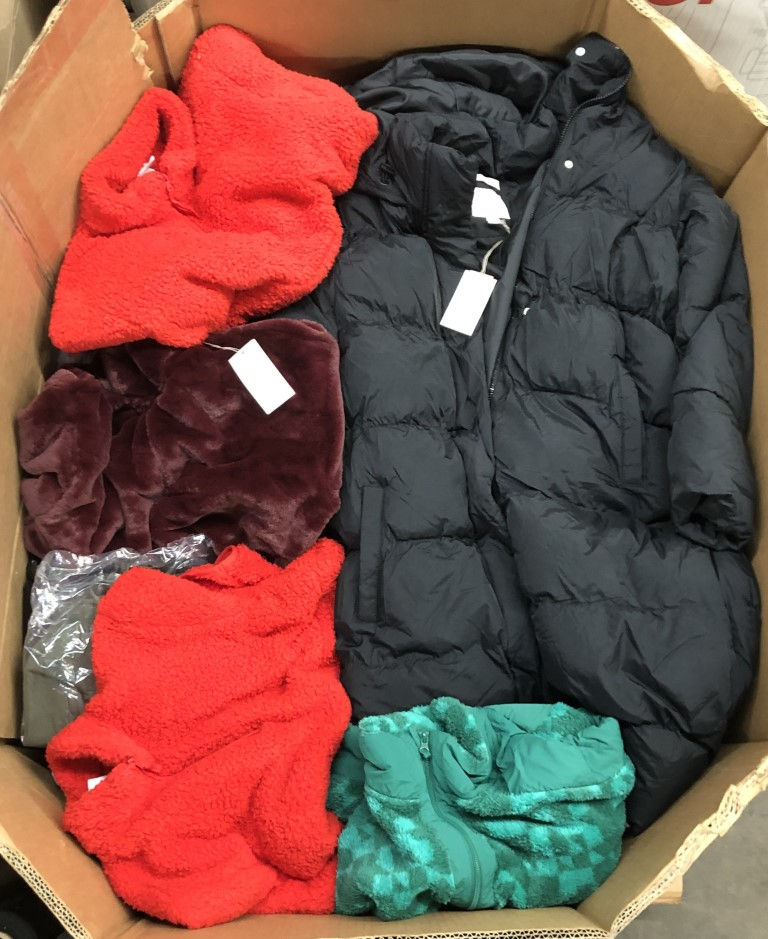 Thumbnail: Pallet of Mixed Winter Wear - 90 Units - Manifested - Shelf Pulls