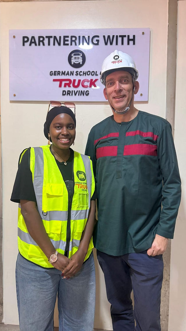 Partner wie LKW Fahrschulen, hier in Kampala