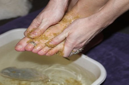 A Remedy That Works Wonders: Cures Cracked Heels And Varicose Veins For 10 Days